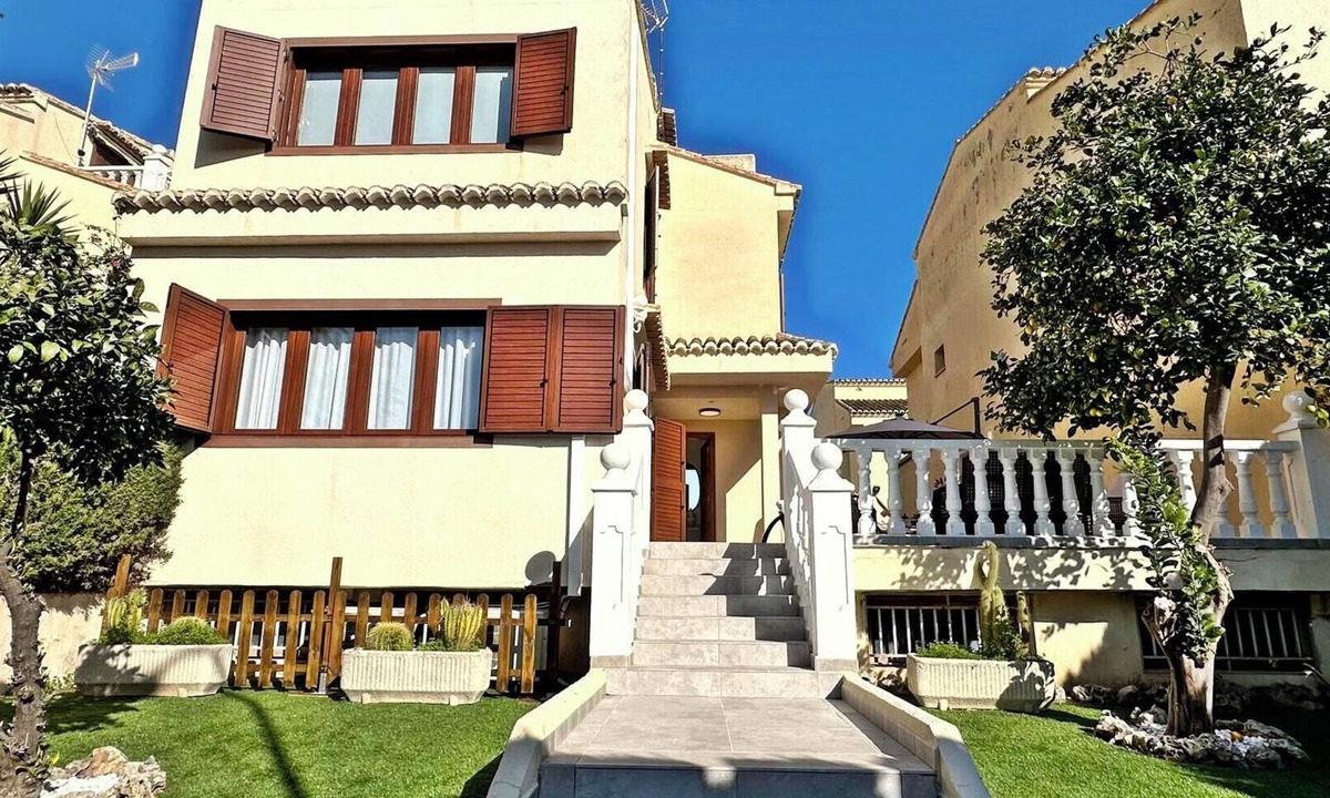 Playa de Gandia Ski Chalet | BALADRE CHALET 26 - Four Bedroom Chalet, Sleeps 9