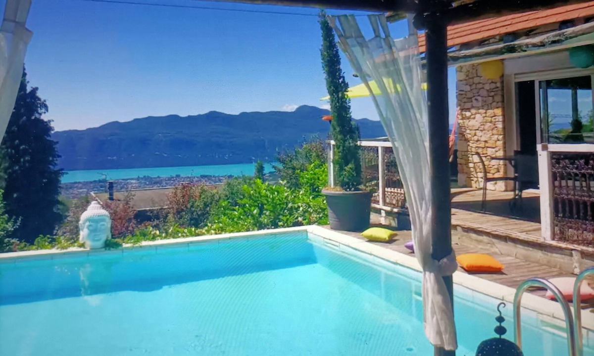Pugny-Chatenod House | Balcon de Pugny
