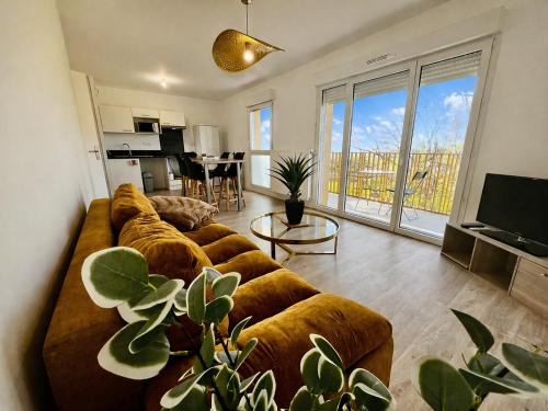 Saran Apartment | Balcon secret - T3 neuf calme, balcon, parking, proche autoroute