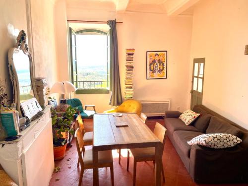 Lurs Apartment | Balcon sur le Luberon