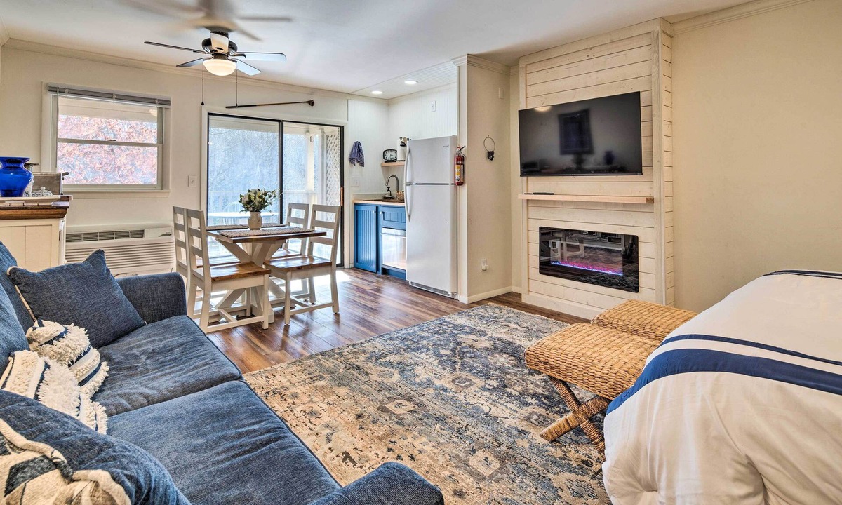 Lake Lure Apartment | Balcony + Pool Access! Couples Escape in Lake Lure