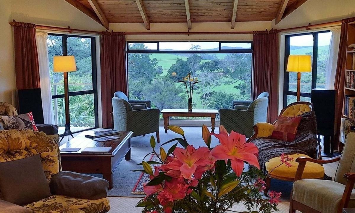 Haruru Bed & Breakfast | Balcony river views and great value