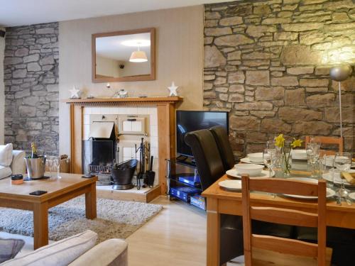 Glenisla House | Baldowrie Farm Cottage