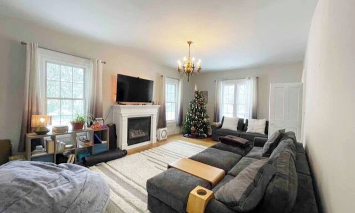 Trumansburg House | Baldwin Manor: Historic Estate, Pool & Sauna