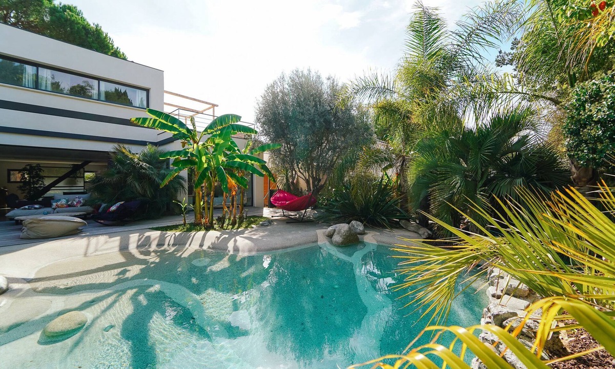 Lattes House | Bali Signature villa: Lagoon pool, Jacuzzi, air-conditioning 8 pers.