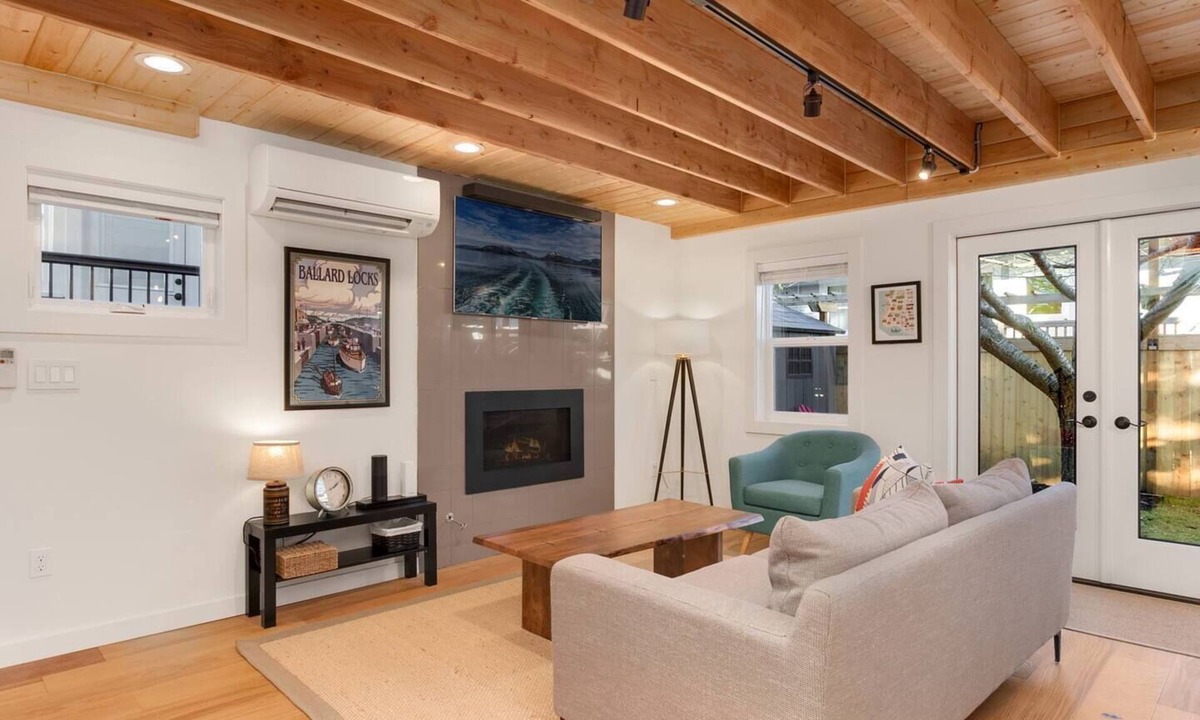 Ballard House | Ballard Locks & Market St | Fire Pit Courtyard · Chef's Kitchen | Designer Loft