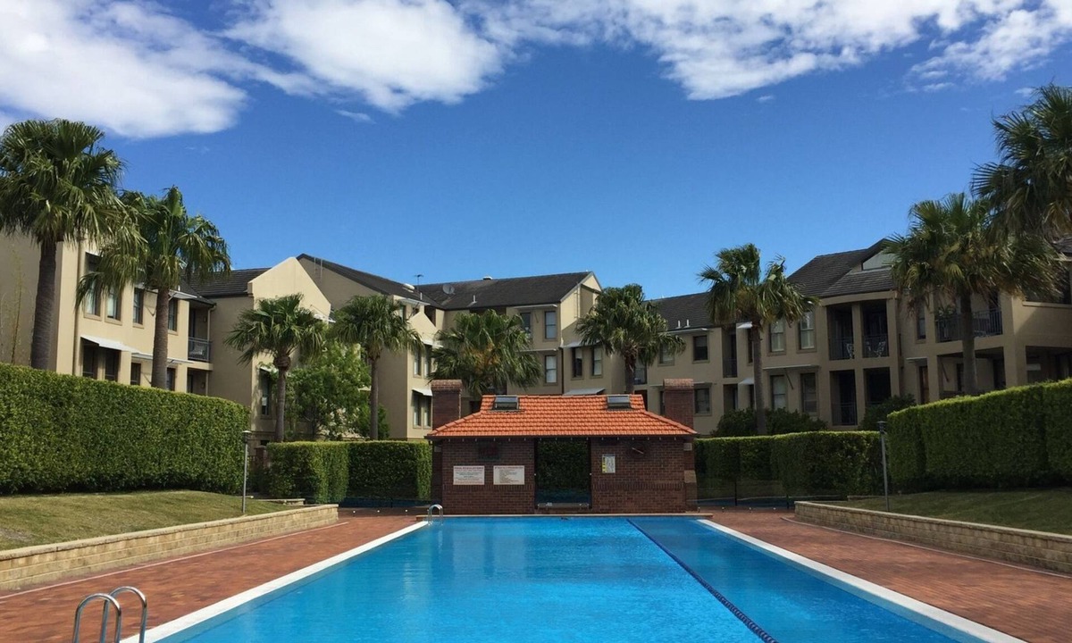 Balmain Apartment | Balmain Dockside 1 bus or ferry stop to CBD