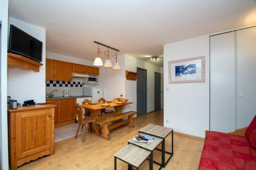 Bagneres-de-Luchon Apartment | Balnearia - Appt avec piscine partagée