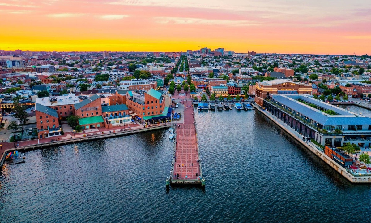 Downtown Baltimore Apartment | Baltimore Beauty! Johns Hopkins! Private Parking!