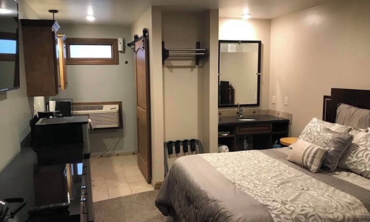 Great Bend Hotel | Baltzell Lodge