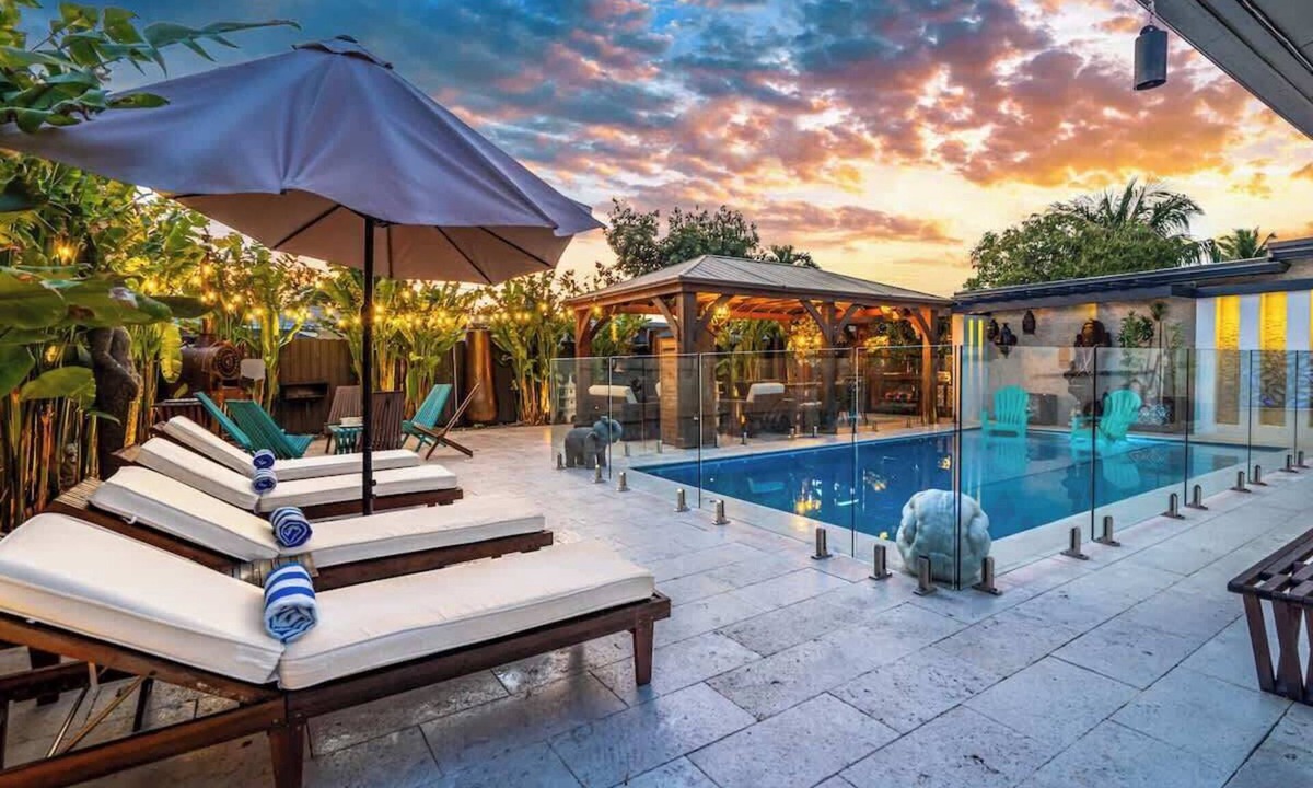 Sunset House | Bamboo Bliss | Pizza Oven | Putting Green | Pool