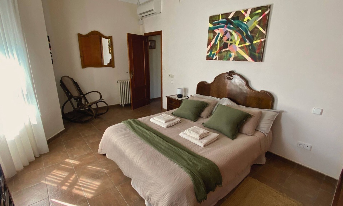 Alzira Other | Bamboo Room with mountain views and lots of natural light