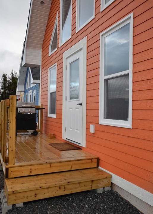 Rocky Harbour House | Bambury's Hillside Chalets - Orange Chalet