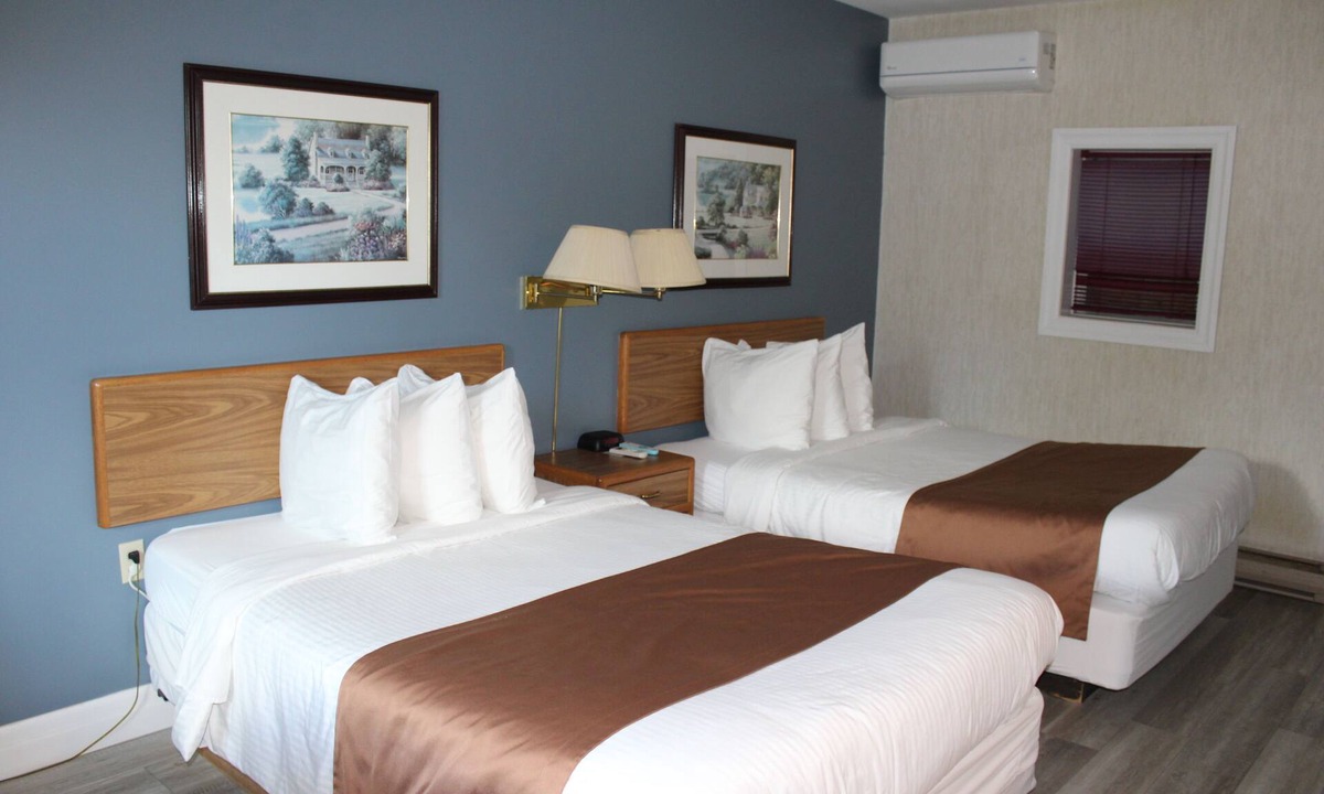 Bancroft Hotel | Bancroft Inn & Suites