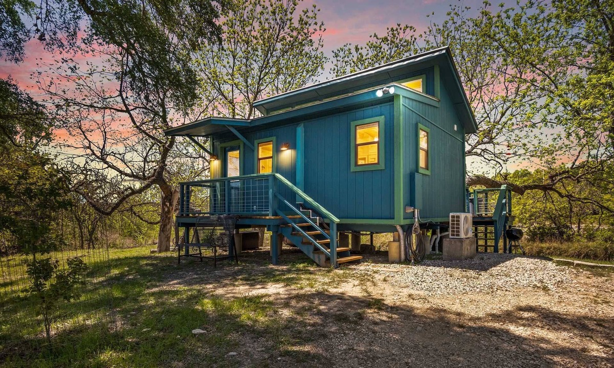 Bandera Cabin | Bandera Stronghold Crazy Horse