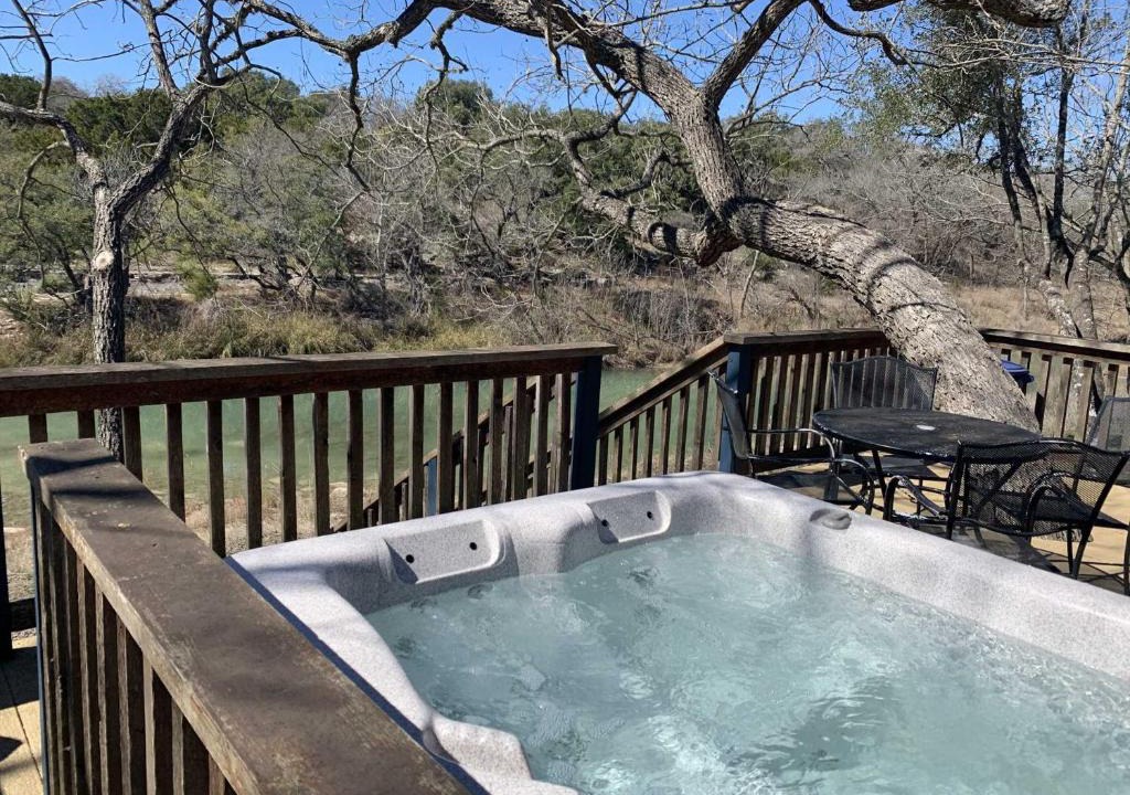 Bandera House | Bandera Stronghold - Crazy Horse Cabin