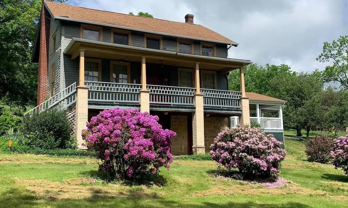 Donegal House | Baneberry Meadows Farmhouse
