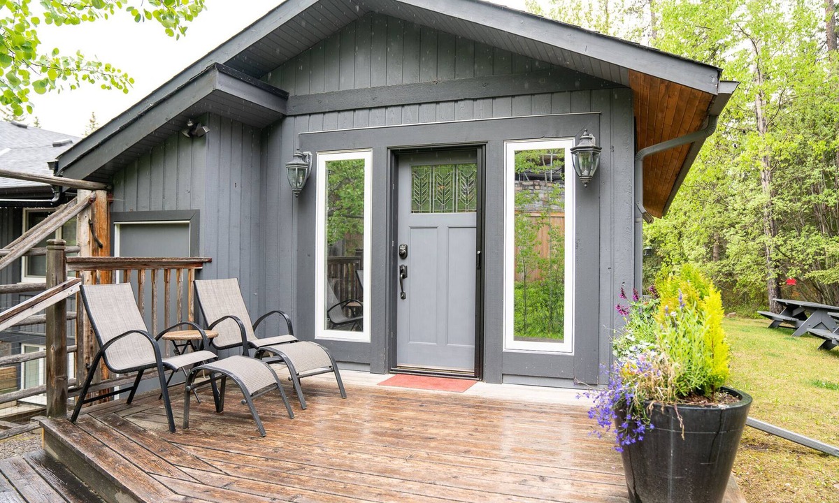 Banff Apartment | Banff's Finest Guest Studio Glacier Studios