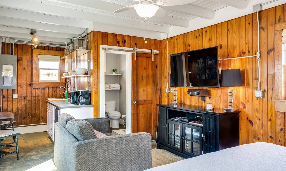 South Nags Head House | Bankers Tiny Cottage: Dog-Friendly w Beach Access!