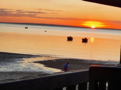 Kingfisher Bay Villa | Banksia Hideaway Kgari