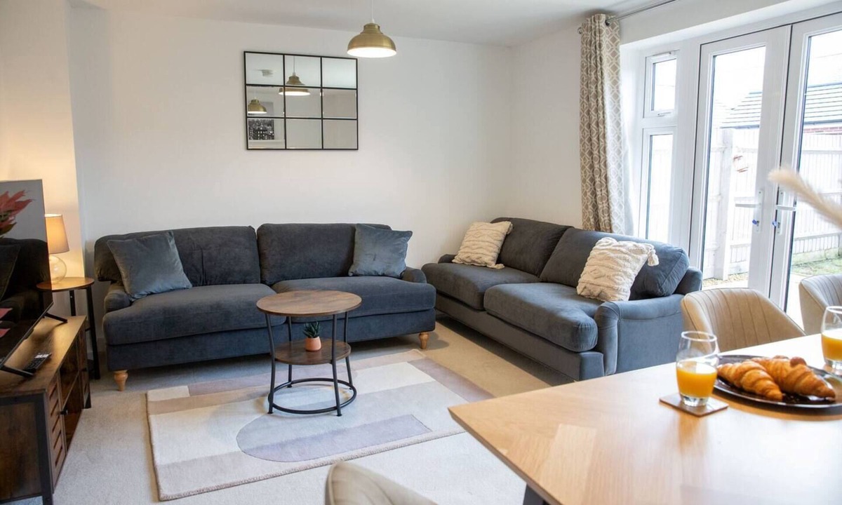 Thorpe House | Bankside Stays (Sleeps 8)