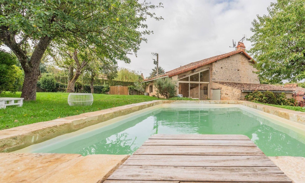 Chateau-Larcher House | Baptresse : cottage of charm with swimming pool
