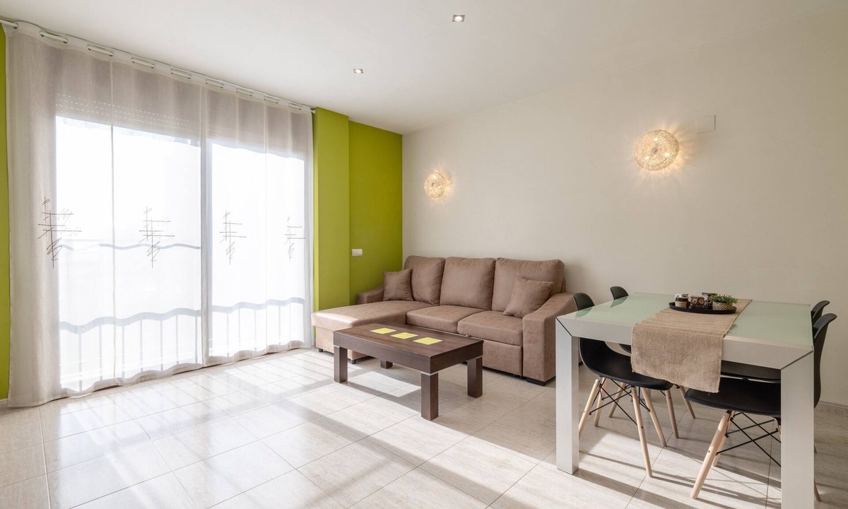 L'Aldea Apartment | 'Bapu' Apartment with Balcony and Wi-Fi