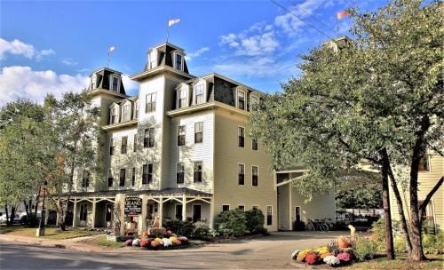 Bar Harbor Hotel | Bar Harbor Grand Hotel