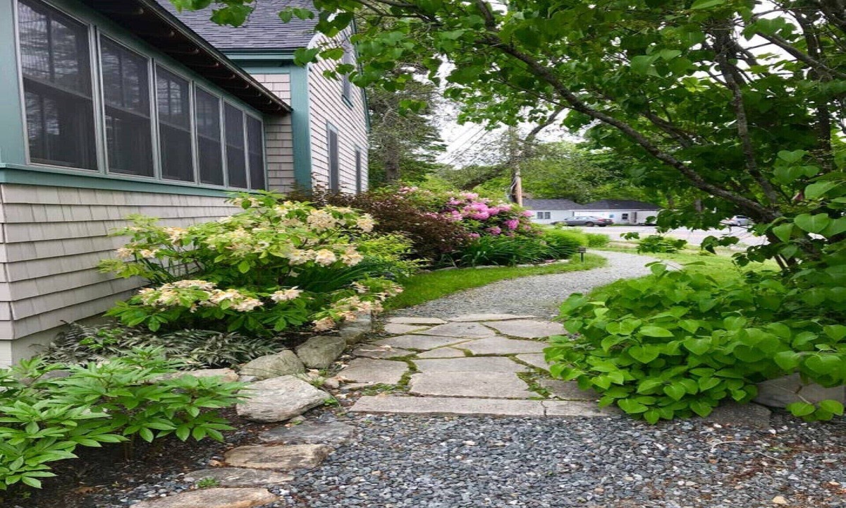 Town Hill Apartment | Bar Harbor Suite Under The Eaves