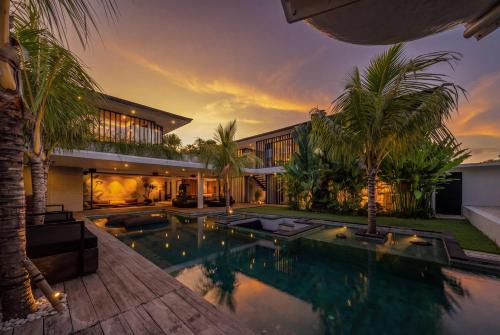 Umalas Villa | Barabuda - Impressive 6-Bedroom Villa with Jacuzzi and Slide!