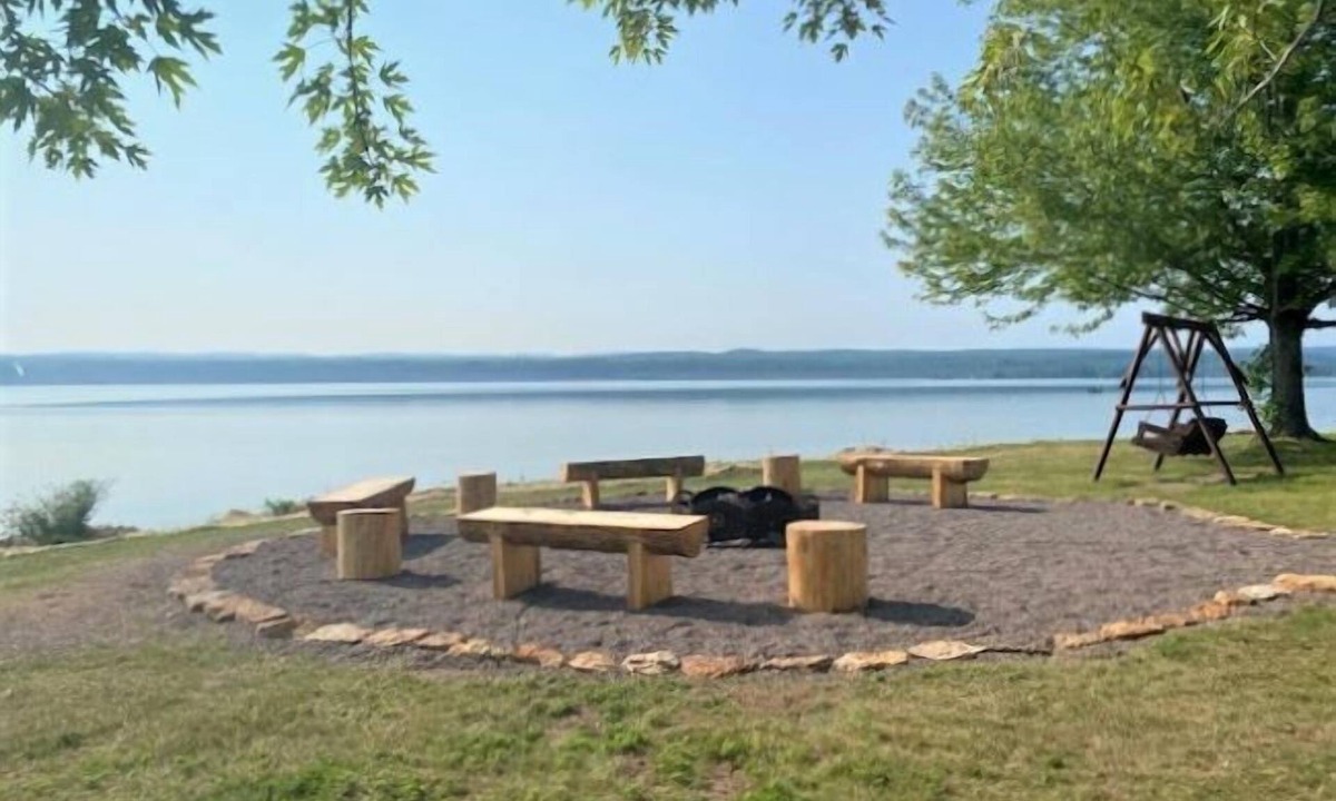Baraga Hotel | Baraga Lakeside Inn