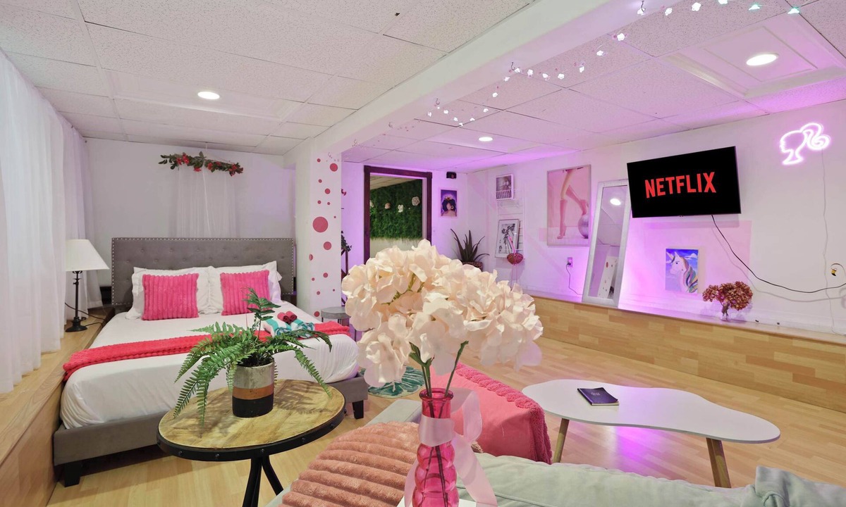 Midtown Sacramento Apartment | Barbiecore Dream Pad in Sacramento!