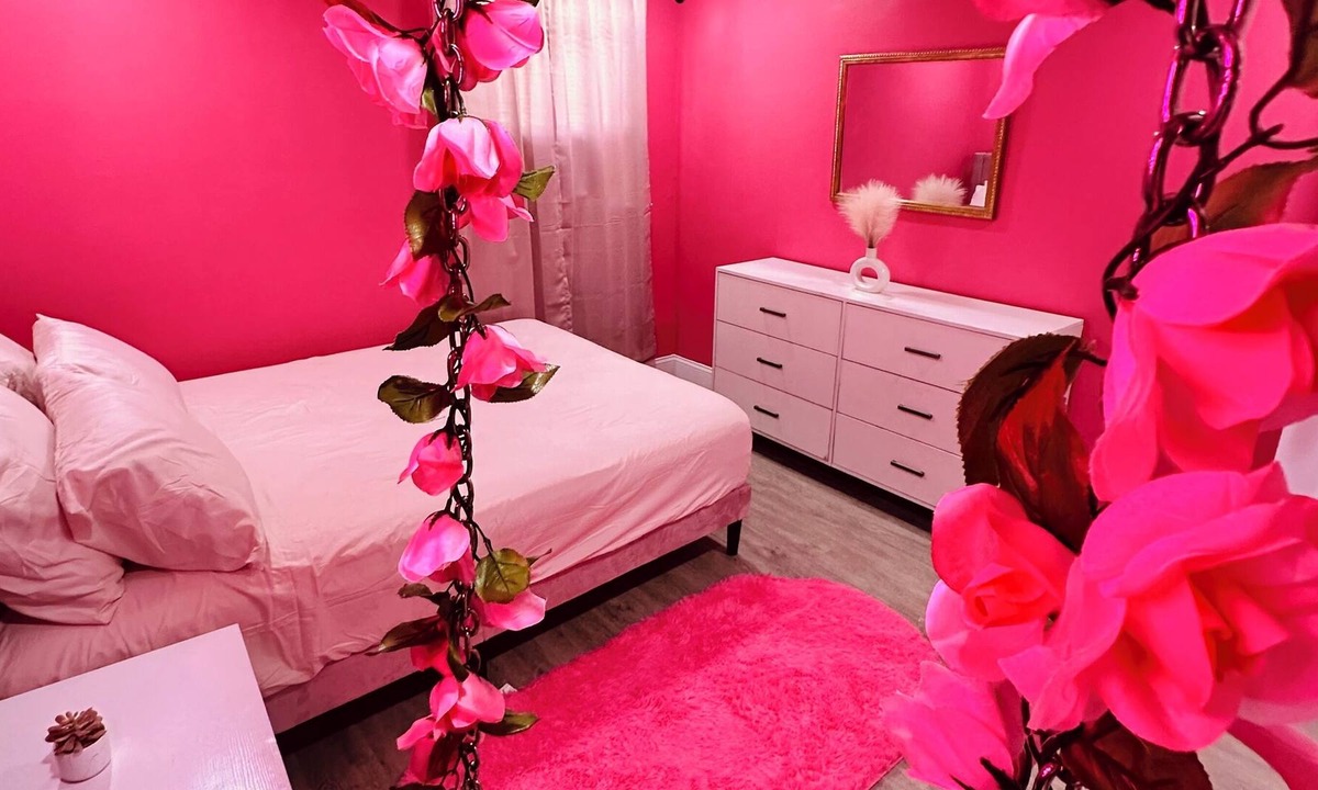 East Lansdowne Apartment | barbies pink fantasy