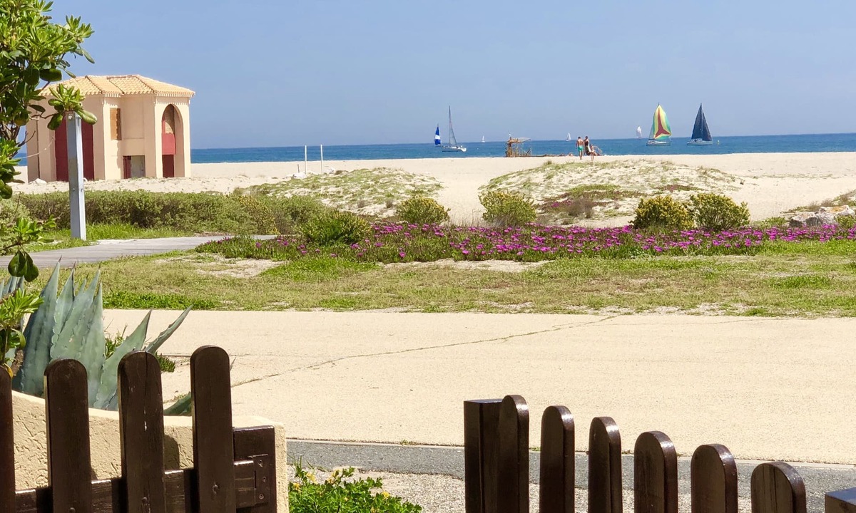 Port Leucate House | BARCARESA - WATERFRONT COTTAGE WITH SEA VIEW