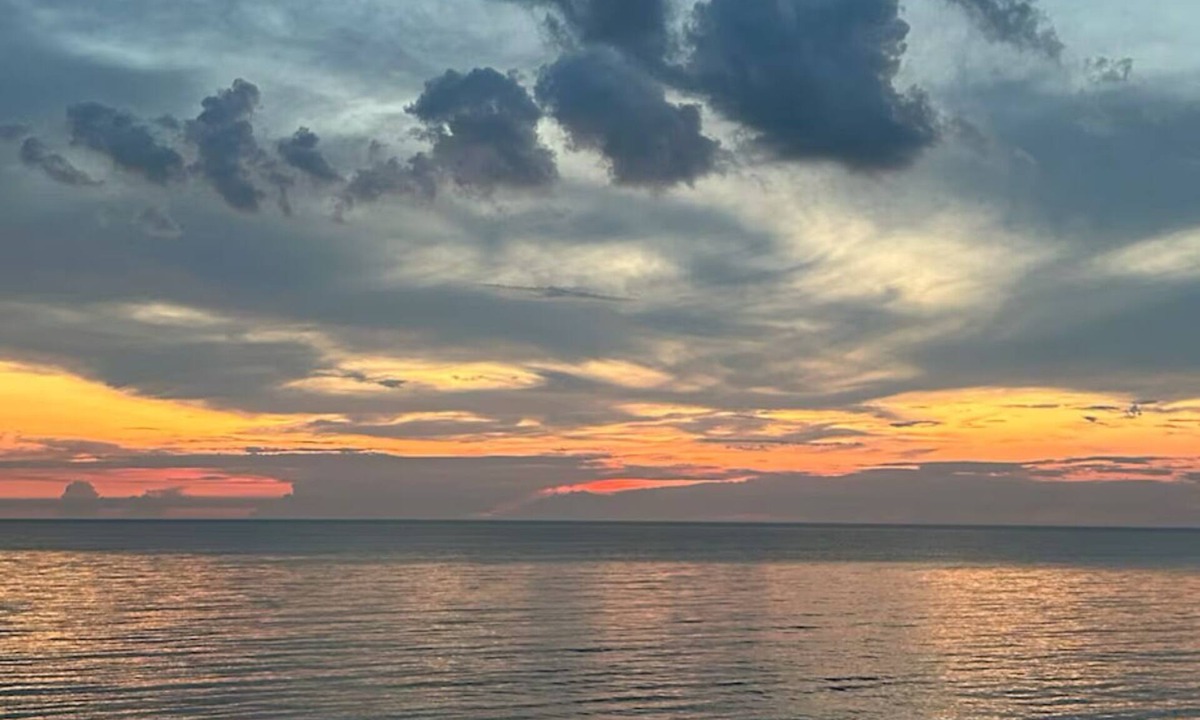 Westfield House | Barcelona Beachfront Bungalow