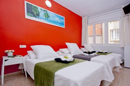 El Putget i Farro House | Barcelona City North Hostal