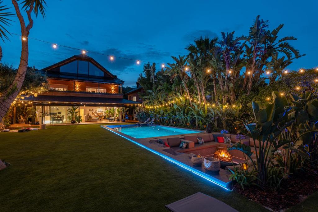 Sant Just Desvern Villa | BARCELONA´S TROPICAL OASIS