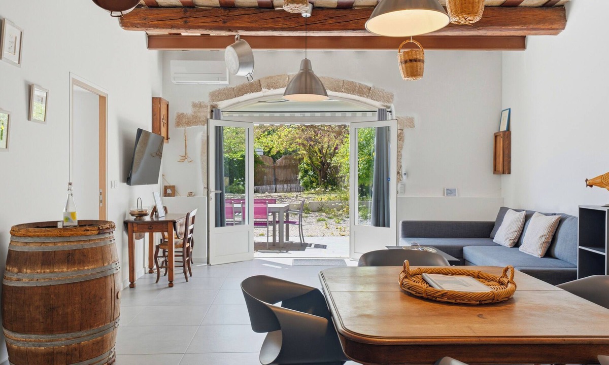 Saint-Bauzille-de-Montmel Apartment | Bardelours 2 Pic Saint-Loup Bike Base Terrace