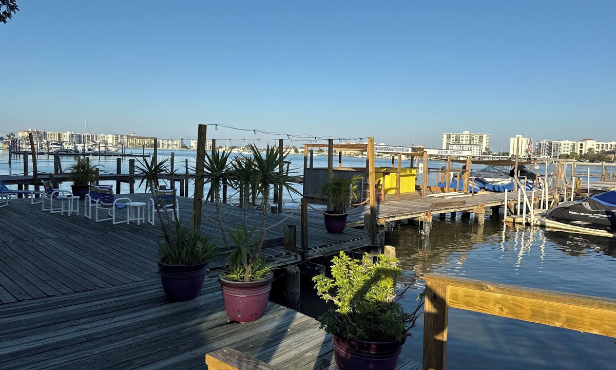 Clearwater Beach Hotel | Barefoot Bay Resort & Marina