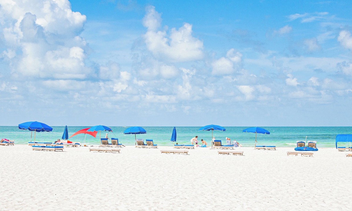 Madeira Beach Hotel | Barefoot Beach Club