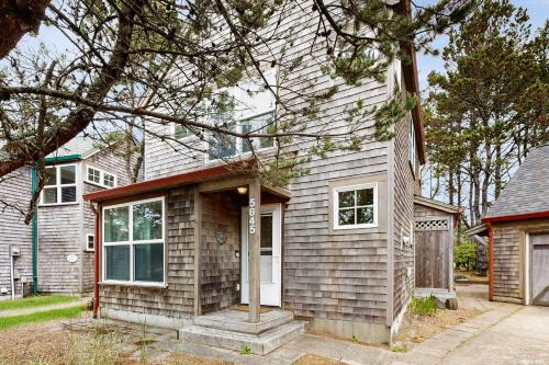 Shorepine Village House | BareFoot Breeze