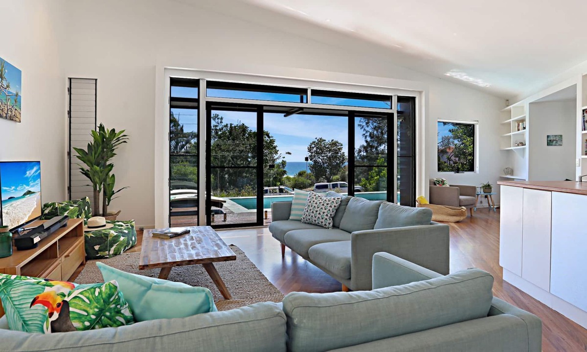 Castaways Beach House | Barefoot Bungalow - Castaways Beach