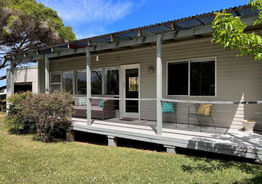 Tomakin House | Barefoot Bungalow managed by Batemans Bay Accom