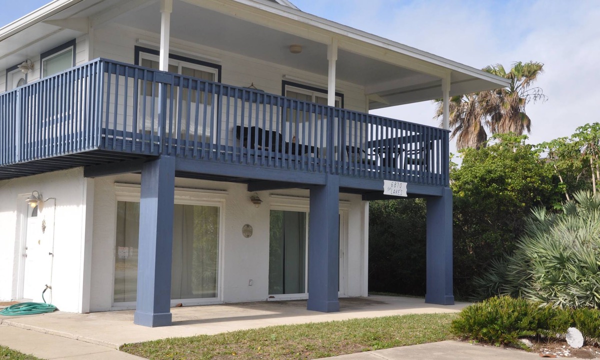 Bethune Beach House | Bargain Beach 4-Bedroom with Pool Table