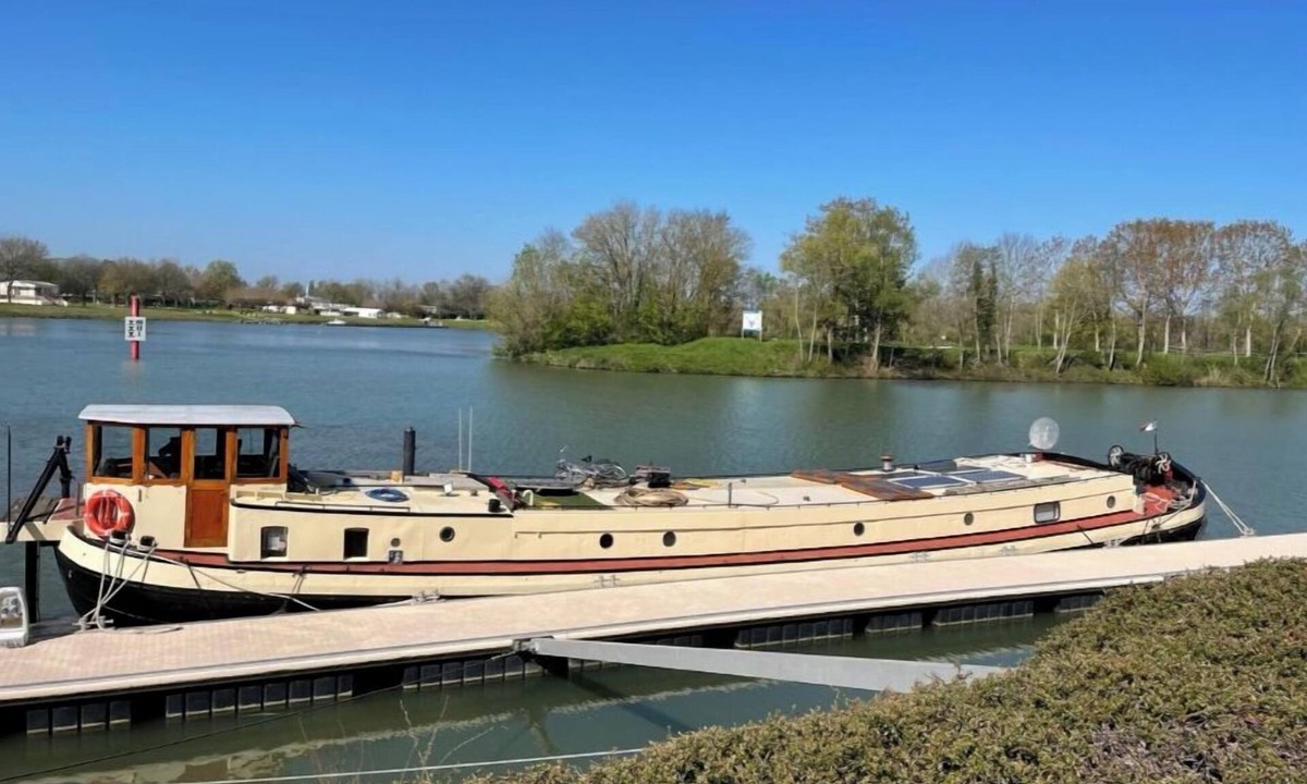 Saintes-Maries-de-la-Mer Boat Rental | Barge in Saintes-Maries-de-la-Mer on the Petit Rhône