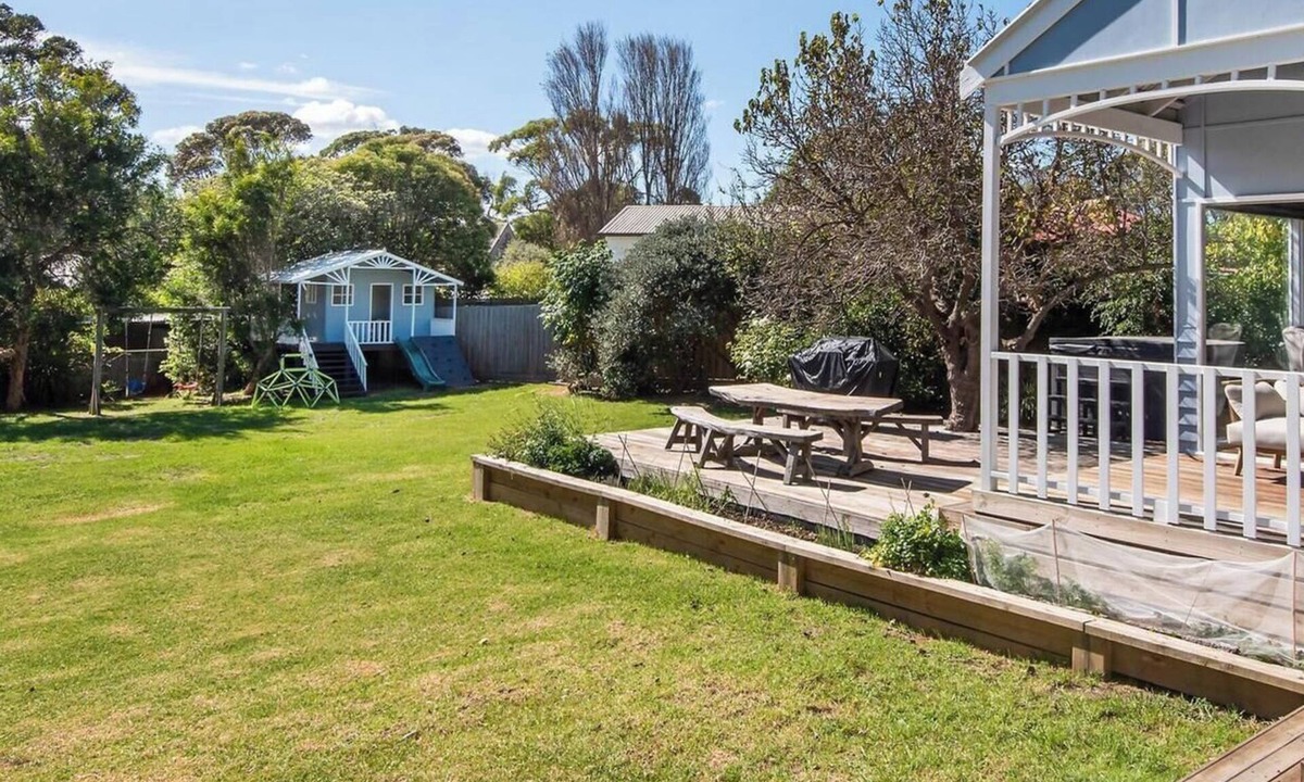 Flinders House | Barker Cottage with Spa in Flinders