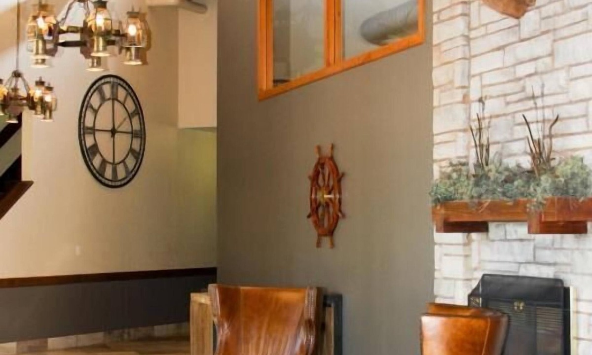 Superior Hotel | Barker's Island Inn Resort