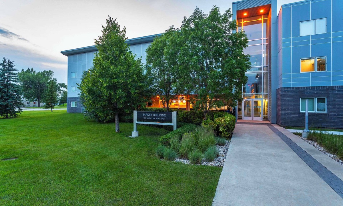Portage La Prairie Hotel | Barker Suites Southport