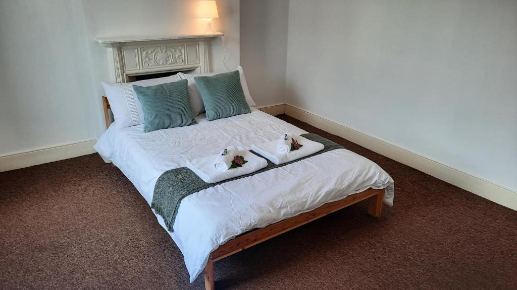 Barking House | Barking Station Property