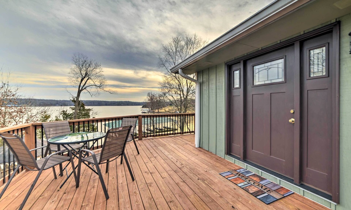 Eddyville House | Barkley Breeze, Waterfront, Private Dock, & Kayaks!